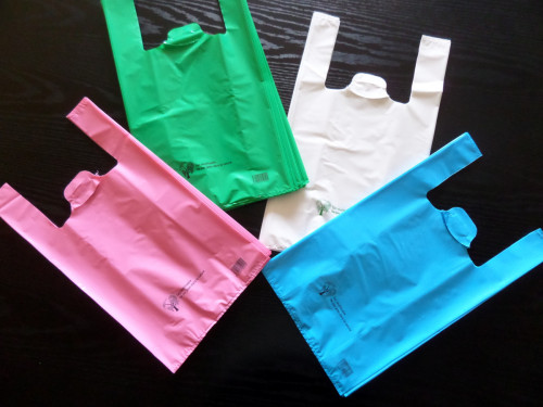 Sac bretelle plastique rose 30x54 cm 50 microns (500 pièces)