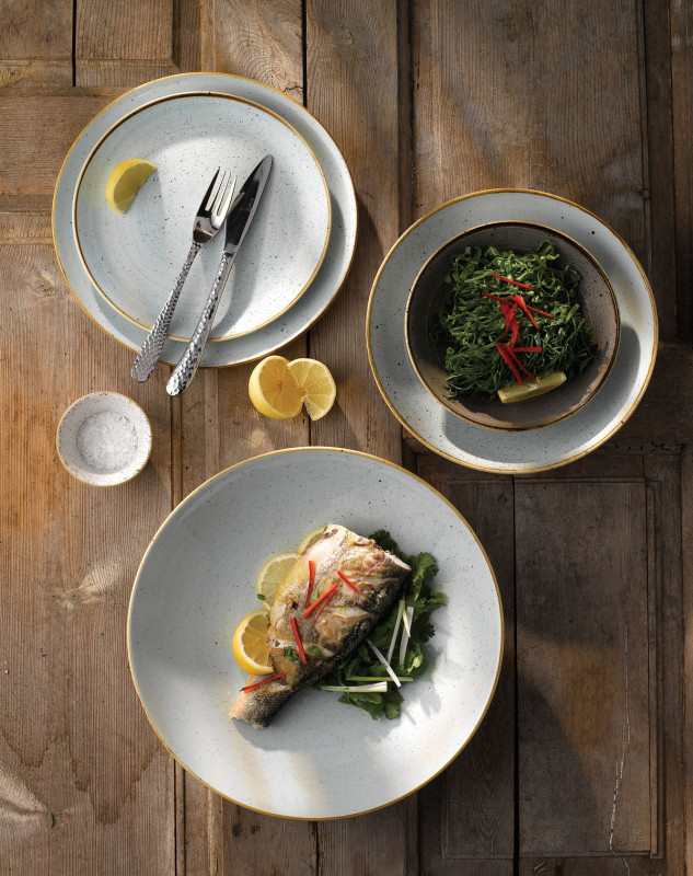 Assiette plate triangulaire bleu porcelaine vitrifiée 26,5x26,5 cm Stonecast Duck Egg Churchill
